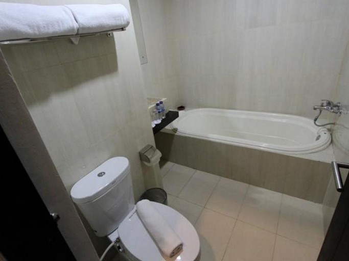 Bathroom 5, Ommaya Hotel & Resort, Sukoharjo