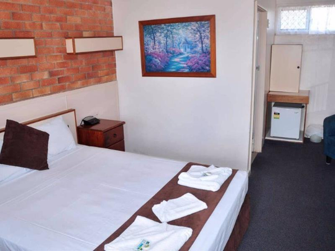 Bedroom, Mineral Sands Motel, Maryborough