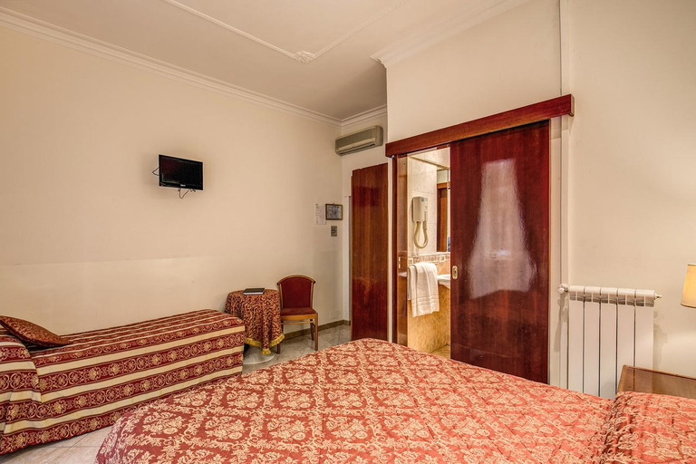 Bedroom 3, Virginia, Roma