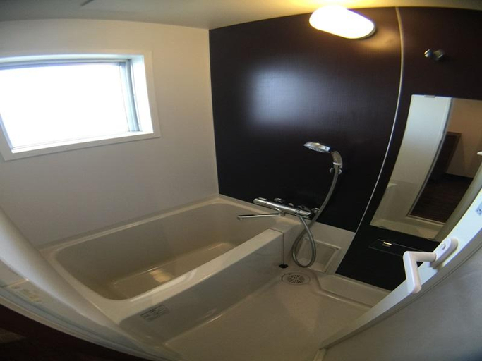 Bathroom 3, Mr.Kinjo Violette, Naha