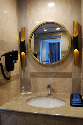 Bathroom 5, Arthama Hotel Tanah Abang Jakarta, Central Jakarta