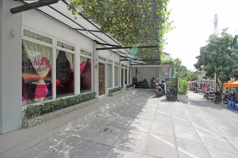 Exterior & Views 21