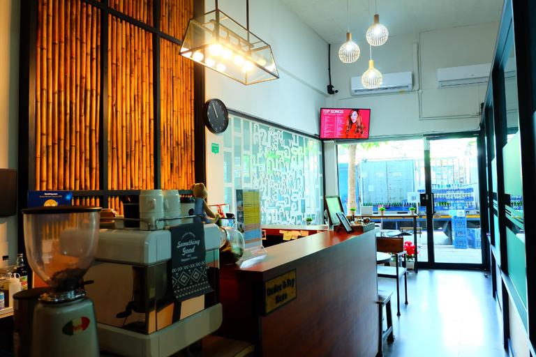 Public Area 2, Arun Old Town Hostel, Bangkok Yai