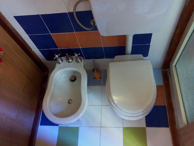 Bathroom 3, Stella Maris, Palermo