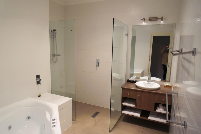 Bathroom, A Must at Coonawarra Apartment, Wattle Range - East