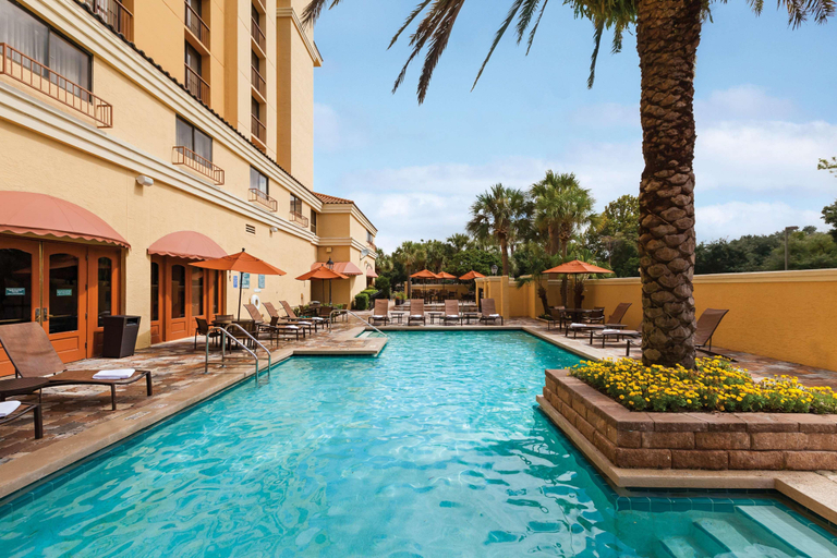 Sport & Beauty 2, Embassy Suites International Dr Convention Center, Orange