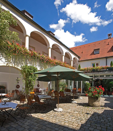 Schlosshotel Neufahrn, Landshut