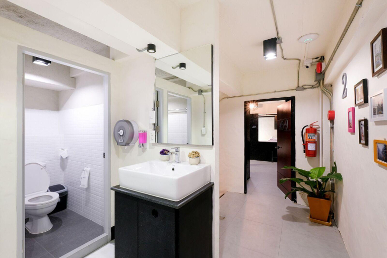 Bathroom 5, Salee Hostel, Muang Chiang Mai