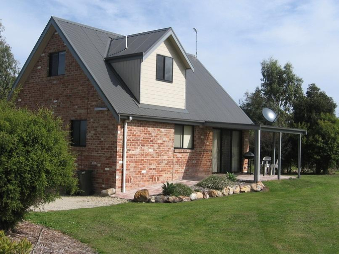 Exterior & Views 1, Prom Coast Holiday Lodge, South Gippsland - East