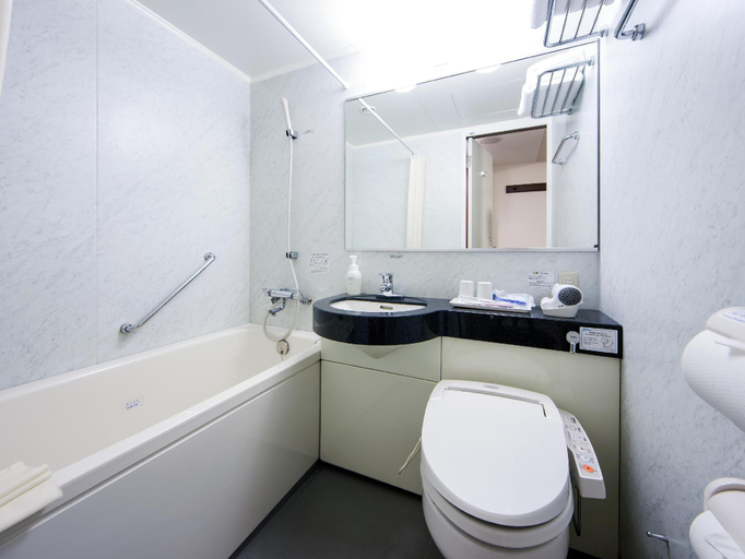 Bathroom 5, Daiwa Roynet Hotel Kobe Sannomiya, Kobe