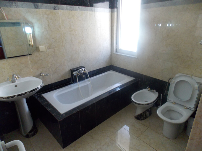 Hotel Dea, Sarandës