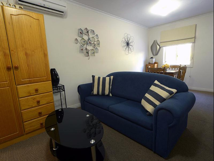 Bedroom 2, Riesling Trail and Clare Valley Cottages, Clare and Gilbert Valleys