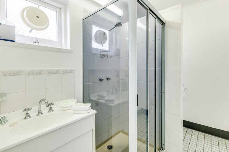 Bathroom 4, Martin Cash Motel, Glenorchy
