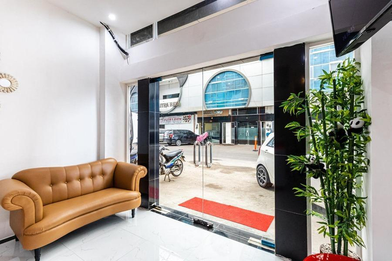 Public Area 4, RedDoorz Plus @ Centrium Katamso Medan, Medan