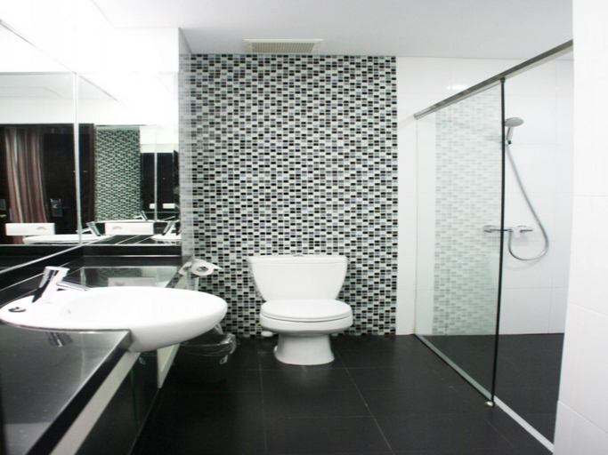 Bathroom 4, Citihub Hotel @ Tunjungan (permanently closed), Surabaya