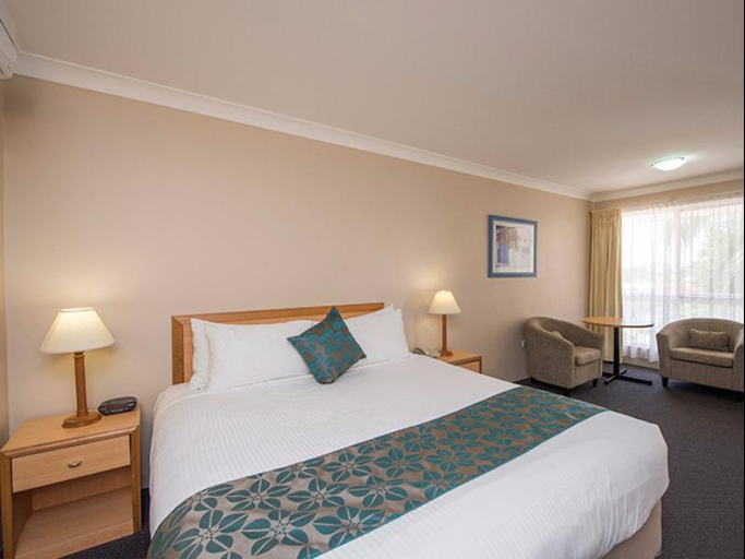Bedroom 4, Harbour Sails Motor Inn, Gladstone