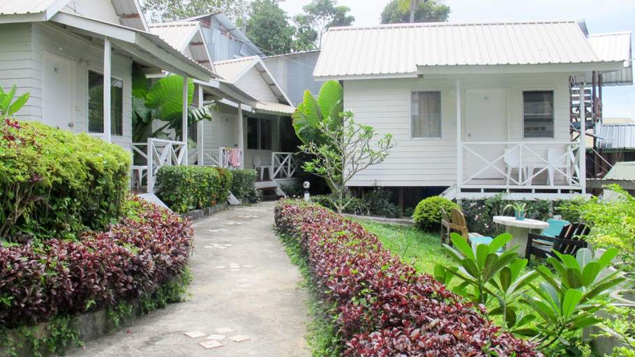 Exterior & Views