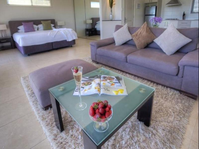 Azjure Studio Retreat, Stanthorpe