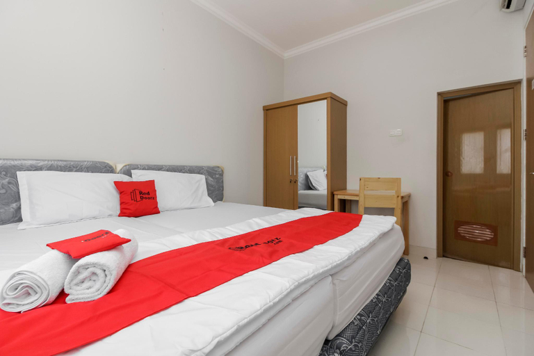 Bedroom 3, RedDoorz near Central Park Mall, West Jakarta