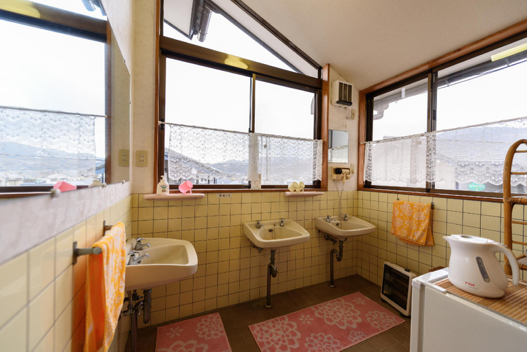 Bathroom 4, Yufuin Onsen Ryokan Jinnouchi, Yufu