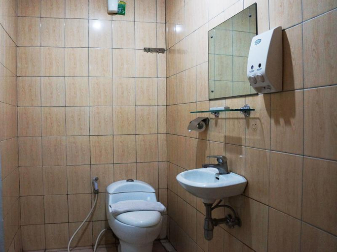 Bathroom, Win Hotel Blok M, South Jakarta