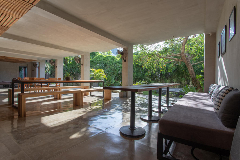 Exterior & Views 30