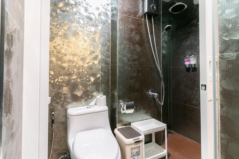 Bathroom 4, Phob Phan Hostel, Huai Kwang
