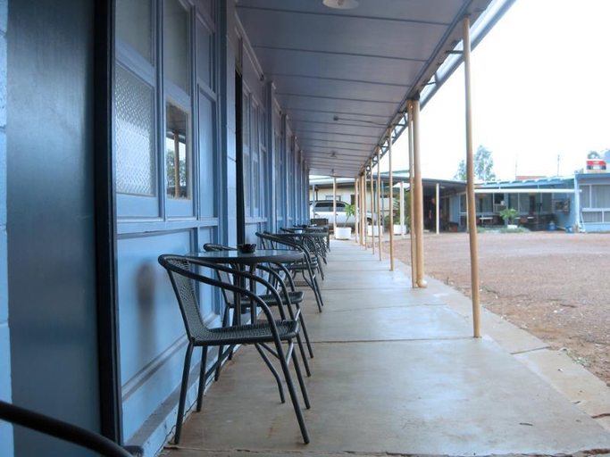 Bedroom 2, Billabong Hotel Motel, Paroo
