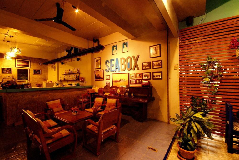 Food & Drinks 5, Seabox Hostel, Takua Pa