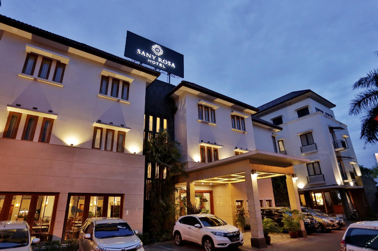 Exterior & Views 29
