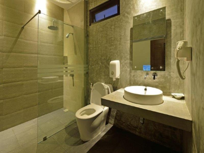 Bathroom 4, The Oasis Resort, Mueang Krabi