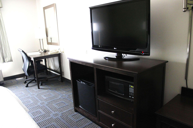 Bedroom 3, Hampton Inn & Suites Hazard, Perry