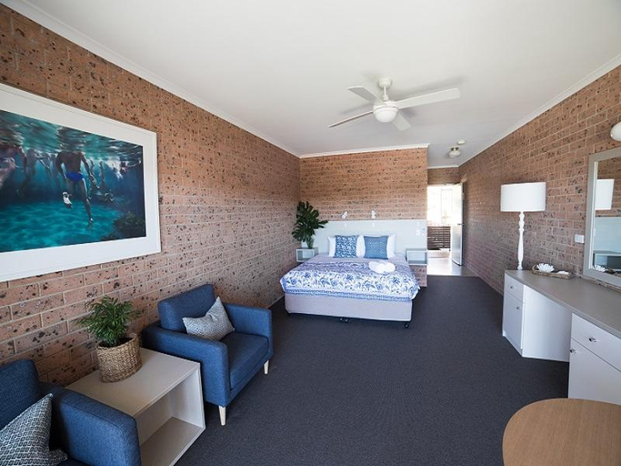 Bedroom 2, Mollymook Seascape Motel, Shoalhaven - Pt B