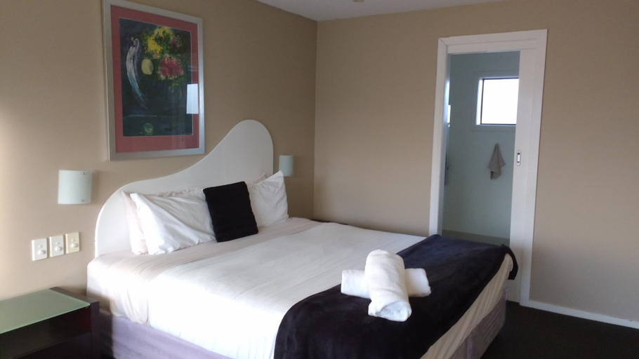 Bedroom 1, Diamond Island Resort, Glamorgan-Spring Bay