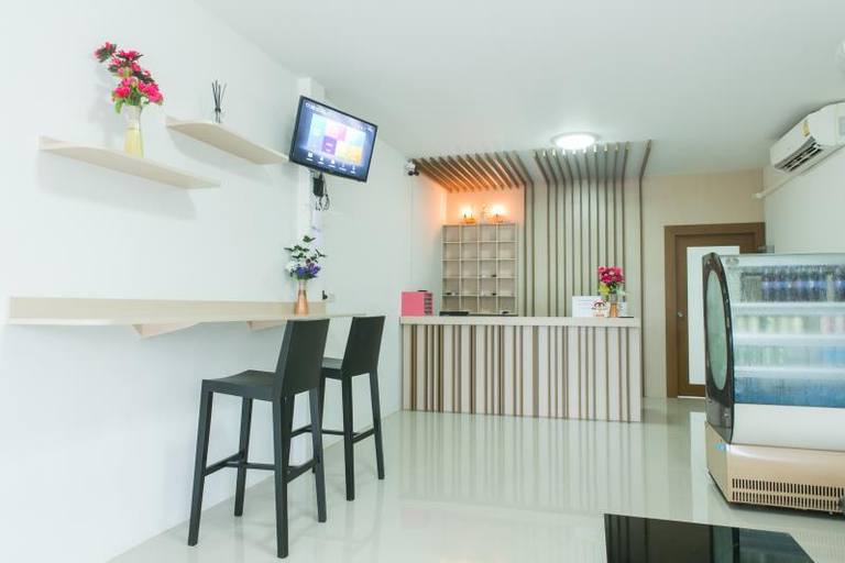 Public Area 2, Cheaper Room, Muang Surat Thani