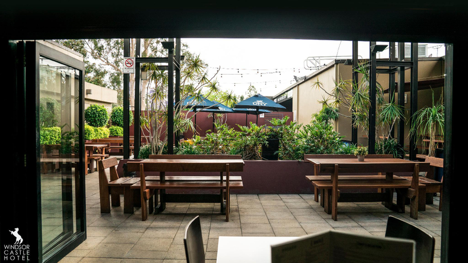 Food & Drinks 5, Windsor Castle Hotel, Maitland