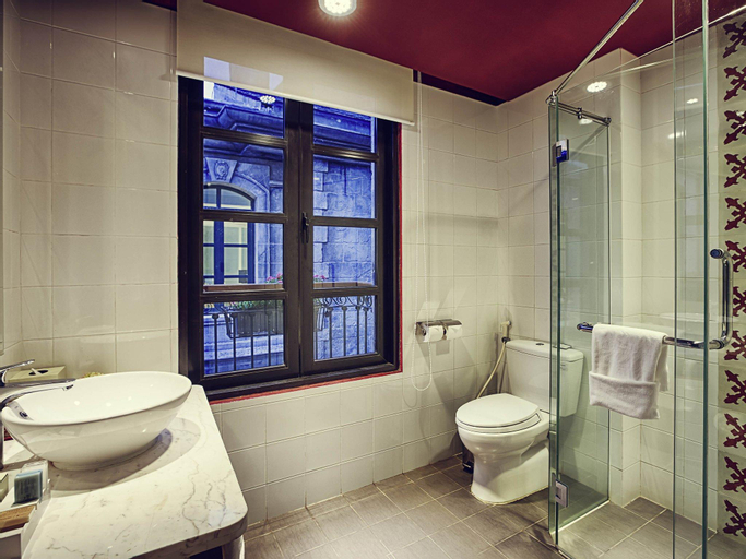Bathroom 6
