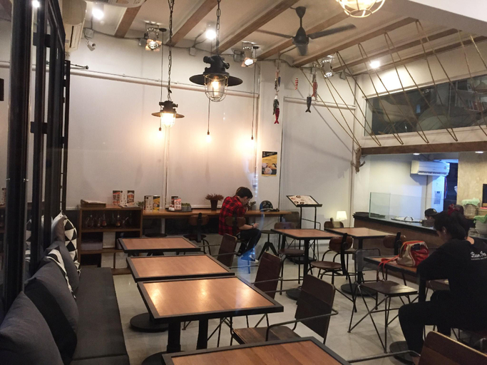 Food & Drinks 4, 3 Howw Hostel at Sukhumvit 21, Wattana