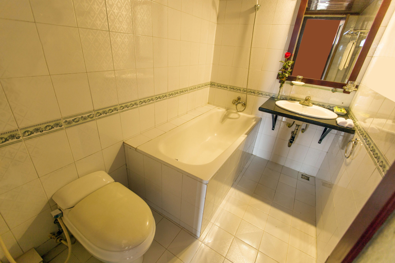 Bathroom 5, SapaAubergeDangtrung Hotel, Sa Pa