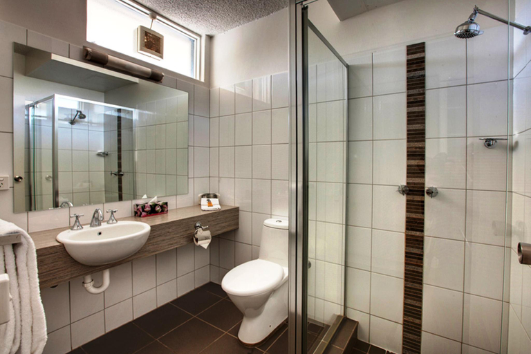 Bathroom 5, Sandors Motor Inn, Mildura - Pt A