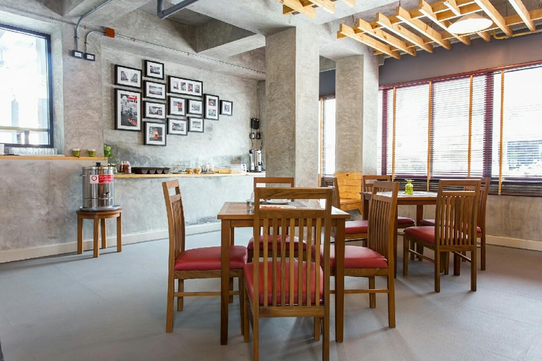 Food & Drinks 1, Sam Kwan Village, Muang Chon Buri