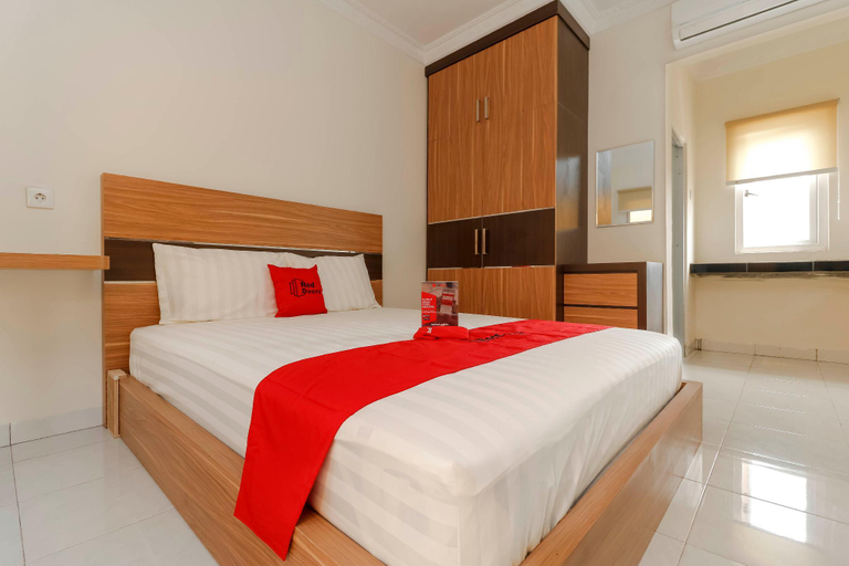 Bedroom, RedDoorz Plus near Palembang Square Mall, Palembang