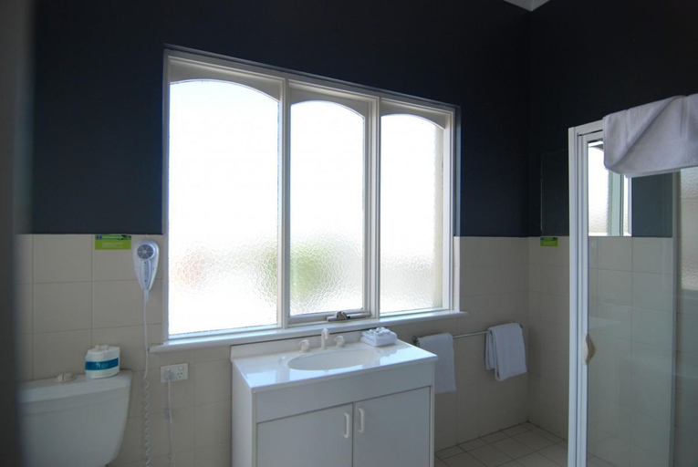 Bathroom 3, Brunswick Tower Hotel, Melbourne