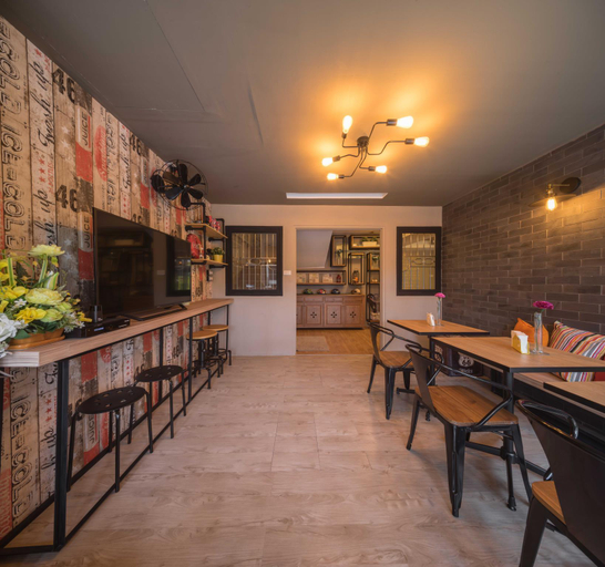 Food & Drinks 5, Augusta - Hostel, Wattana