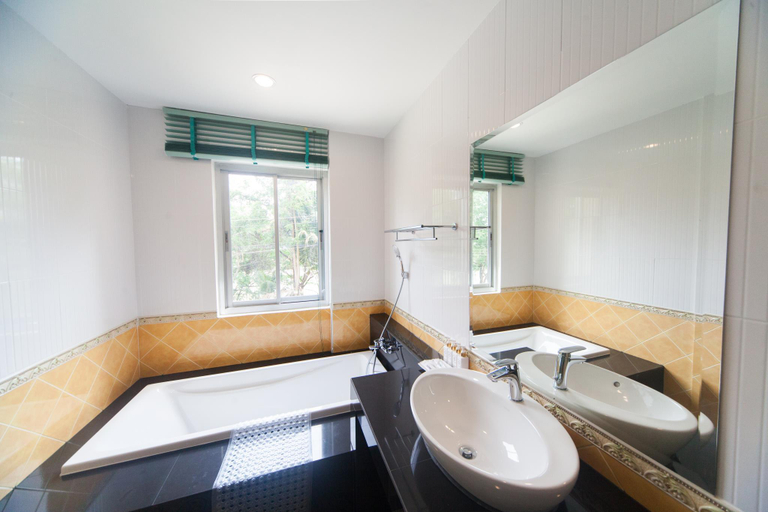 Bathroom 4, Anchan Laguna Hotel, Muang Khon Kaen