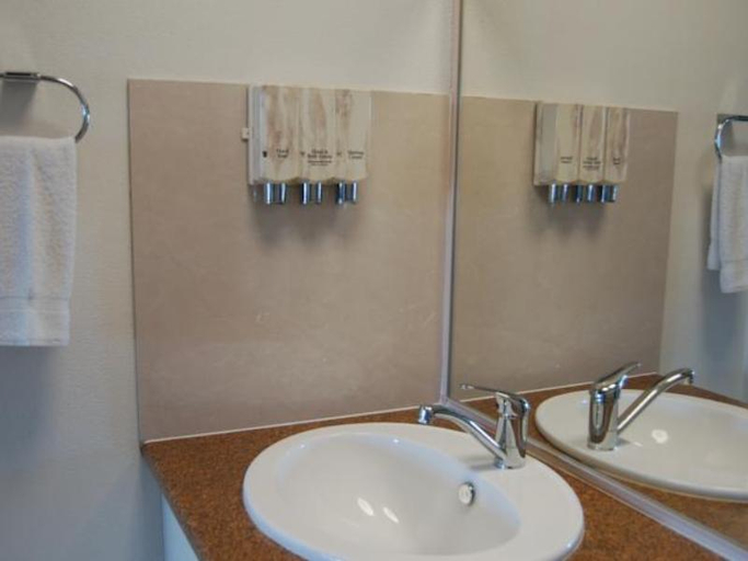 Bathroom 4, Slipway Hotel Motel, Ballina