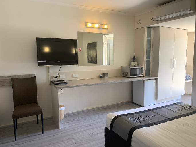 Bedroom 4, Sandors Motor Inn, Mildura - Pt A