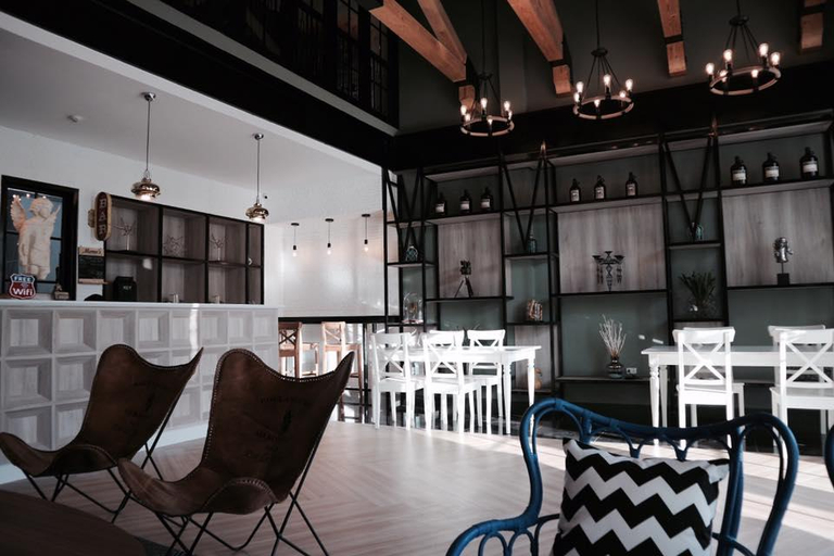 Food & Drinks, Travel Light Hostel Pattaya, Pattaya