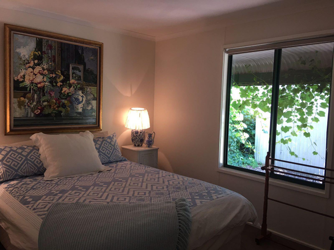 Bedroom 2, Amys House, Clare and Gilbert Valleys