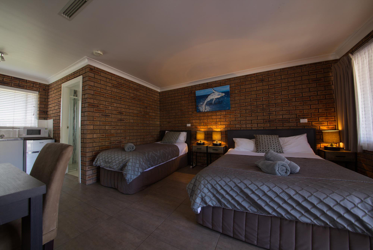 Bedroom 3, Tuncurry Motor Lodge, Great Lakes